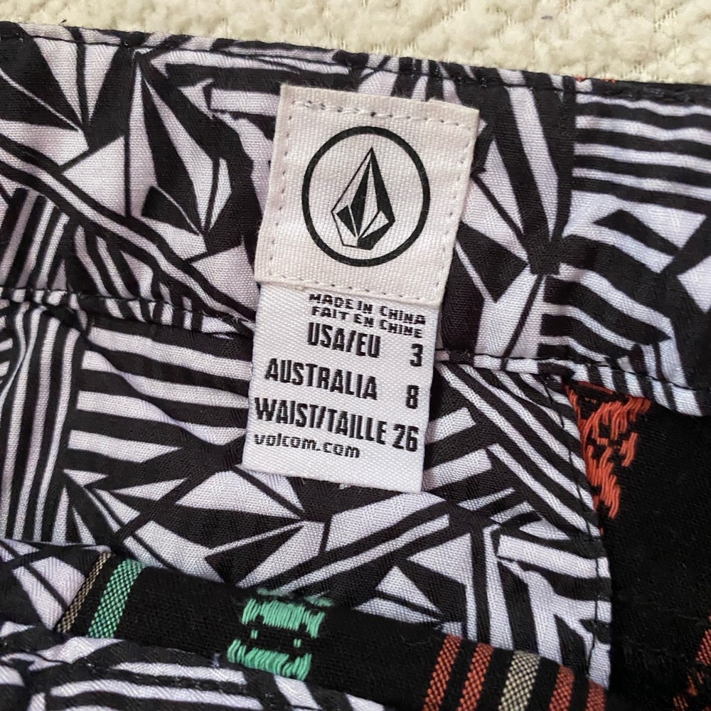 Volcom Shorts - Picture 3 of 3